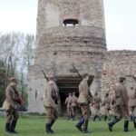 02.05.2016 Samsonów. Inscenizacja historyczna przedstawiająca walki majora Henryka Dobrzańskiego "Hubala". / Jarosław Kubalski / Radio Kielce