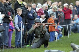 02.05.2016 Samsonów. Inscenizacja historyczna przedstawiająca walki majora Henryka Dobrzańskiego "Hubala". / Jarosław Kubalski / Radio Kielce