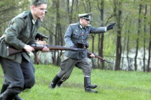 02.05.2016 Samsonów. Inscenizacja historyczna przedstawiająca walki majora Henryka Dobrzańskiego "Hubala". / Jarosław Kubalski / Radio Kielce