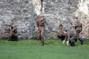 02.05.2016 Samsonów. Inscenizacja historyczna przedstawiająca walki majora Henryka Dobrzańskiego "Hubala". / Jarosław Kubalski / Radio Kielce