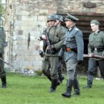 02.05.2016 Samsonów. Inscenizacja historyczna przedstawiająca walki majora Henryka Dobrzańskiego "Hubala". / Jarosław Kubalski / Radio Kielce