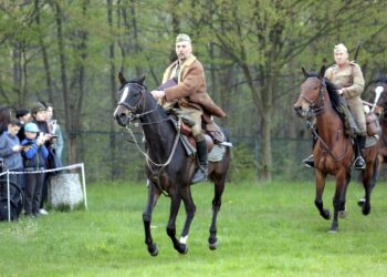 02.05.2016 Samsonów. Inscenizacja historyczna przedstawiająca walki majora Henryka Dobrzańskiego "Hubala". / Jarosław Kubalski / Radio Kielce