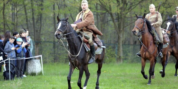 02.05.2016 Samsonów. Inscenizacja historyczna przedstawiająca walki majora Henryka Dobrzańskiego "Hubala". / Jarosław Kubalski / Radio Kielce