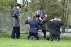 02.05.2016 Samsonów. Inscenizacja historyczna przedstawiająca walki majora Henryka Dobrzańskiego "Hubala". / Jarosław Kubalski / Radio Kielce