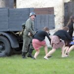 02.05.2016 Samsonów. Inscenizacja historyczna przedstawiająca walki majora Henryka Dobrzańskiego "Hubala". / Jarosław Kubalski / Radio Kielce