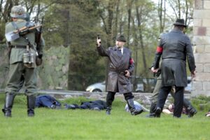 02.05.2016 Samsonów. Inscenizacja historyczna przedstawiająca walki majora Henryka Dobrzańskiego "Hubala". / Jarosław Kubalski / Radio Kielce