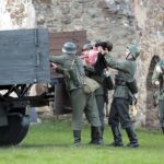 02.05.2016 Samsonów. Inscenizacja historyczna przedstawiająca walki majora Henryka Dobrzańskiego "Hubala". / Jarosław Kubalski / Radio Kielce