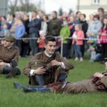 02.05.2016 Samsonów. Inscenizacja historyczna przedstawiająca walki majora Henryka Dobrzańskiego "Hubala". / Jarosław Kubalski / Radio Kielce