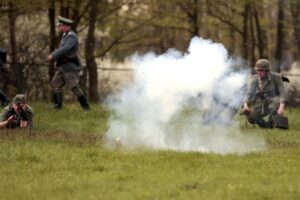 02.05.2016 Samsonów. Inscenizacja historyczna przedstawiająca walki majora Henryka Dobrzańskiego "Hubala". / Jarosław Kubalski / Radio Kielce