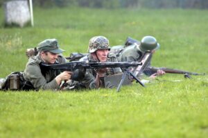 02.05.2016 Samsonów. Inscenizacja historyczna przedstawiająca walki majora Henryka Dobrzańskiego "Hubala". / Jarosław Kubalski / Radio Kielce