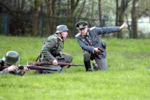 02.05.2016 Samsonów. Inscenizacja historyczna przedstawiająca walki majora Henryka Dobrzańskiego "Hubala". / Jarosław Kubalski / Radio Kielce