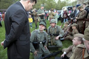 02.05.2016 Samsonów. Inscenizacja historyczna przedstawiająca walki majora Henryka Dobrzańskiego "Hubala". / Jarosław Kubalski / Radio Kielce