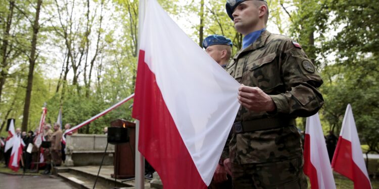 03.05.2016 Kielce. Uroczystości ustanowienia Konstytucji 3 Maja pod pomnikiem Stanisława Staszica w parku. / Jarosław Kubalski / Radio Kielce