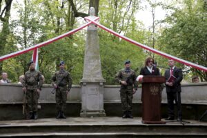 03.05.2016 Kielce. Uroczystości ustanowienia Konstytucji 3 Maja pod pomnikiem Stanisława Staszica w parku. / Jarosław Kubalski / Radio Kielce