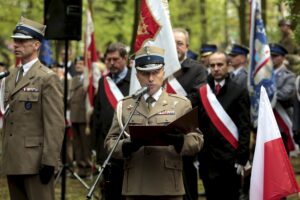 03.05.2016 Kielce. Uroczystości ustanowienia Konstytucji 3 Maja pod pomnikiem Stanisława Staszica w parku. / Jarosław Kubalski / Radio Kielce