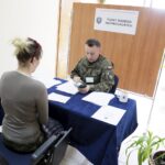 04.05.2016 Kielce. Bukówka. Centrum Przygotowań do Misji Zagranicznych. Przyjęcie elewów na kurs przygotowawczy do służby wojskowej. / Jarosław Kubalski / Radio Kielce