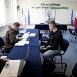 04.05.2016 Kielce. Bukówka. Centrum Przygotowań do Misji Zagranicznych. Przyjęcie elewów na kurs przygotowawczy do służby wojskowej. / Jarosław Kubalski / Radio Kielce