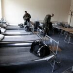 04.05.2016 Kielce. Bukówka. Centrum Przygotowań do Misji Zagranicznych. Przyjęcie elewów na kurs przygotowawczy do służby wojskowej. / Jarosław Kubalski / Radio Kielce