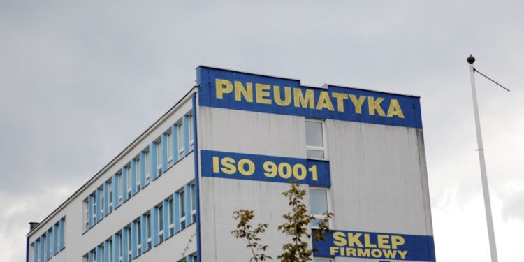 09/05.2016 Kielce. Centrum Produkcyjne Pneumatyki PREMA S.A / Jarosław Kubalski / Radio Kielce