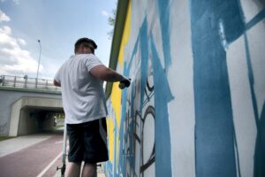 11.05.2016 Kielce. Powstaje mural pod wiaduktem ulicy Mielczarskiego. / Jarosław Kubalski / Radio Kielce