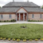 15.05.2016 Ciekoty. Centrum Edukacyjne „Szklany Dom” i Dworek Stefana Żeromskiego. / Jarosław Kubalski / Radio Kielce