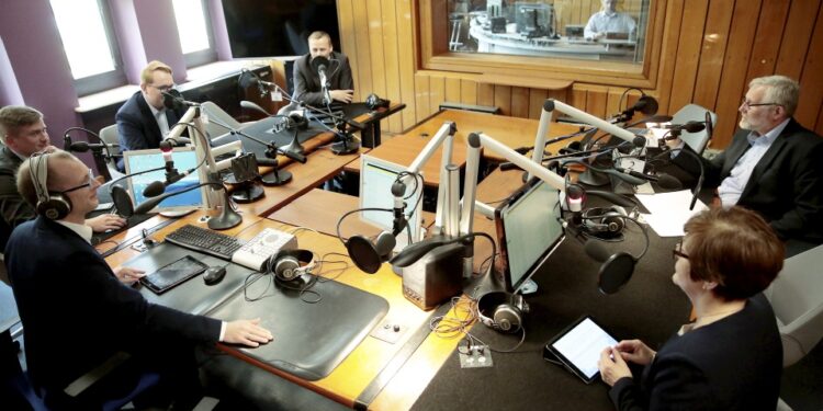 15.05.2016 Kielce. Studio polityczne Radia Kielce. / Jarosław Kubalski / Radio Kielce