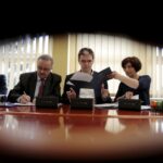 17.05.2016 Kielce. Podpisanie umowy pomiędzy Urzędem Marszałkowskim a Gminą Wiślica o przekazaniu muzeum w Wiślicy pod jurysdykcję Muzeum Narodowego w Kielcach. / Jarosław Kubalski / Radio Kielce