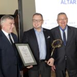 18.05.2016 Kielce. Wręczenie statuetki Novator dla firmy ALTAR. / Jarosław Kubalski / Radio Kielce