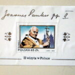 19.05.2016 Kielce. Wystawa w katedrze "Jan Paweł II na znaczkach Poczty Polskiej". / Jarosław Kubalski / Radio Kielce