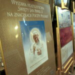 19.05.2016 Kielce. Wystawa w katedrze "Jan Paweł II na znaczkach Poczty Polskiej". / Jarosław Kubalski / Radio Kielce