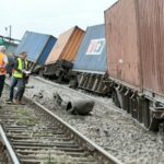 20.05.2016 Staw Kunowski. Pociąg towarowy zderzył się z samochodem ciężarowym. Ranne zostały dwie osoby z ciężarówki. / Jarosław Kubalski / Radio Kielce