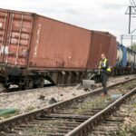 20.05.2016 Staw Kunowski. Pociąg towarowy zderzył się z samochodem ciężarowym. Ranne zostały dwie osoby z ciężarówki. / Jarosław Kubalski / Radio Kielce