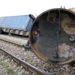 20.05.2016 Staw Kunowski. Pociąg towarowy zderzył się z samochodem ciężarowym. Ranne zostały dwie osoby z ciężarówki. / Jarosław Kubalski / Radio Kielce