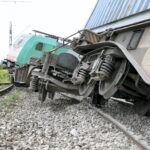 20.05.2016 Staw Kunowski. Pociąg towarowy zderzył się z samochodem ciężarowym. Ranne zostały dwie osoby z ciężarówki. / Jarosław Kubalski / Radio Kielce