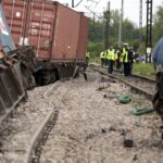 20.05.2016 Staw Kunowski. Pociąg towarowy zderzył się z samochodem ciężarowym. Ranne zostały dwie osoby z ciężarówki. / Jarosław Kubalski / Radio Kielce