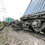 20.05.2016 Staw Kunowski. Pociąg towarowy zderzył się z samochodem ciężarowym. Ranne zostały dwie osoby z ciężarówki. / Jarosław Kubalski / Radio Kielce