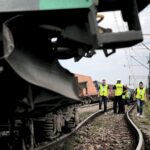 20.05.2016 Staw Kunowski. Pociąg towarowy zderzył się z samochodem ciężarowym. Ranne zostały dwie osoby z ciężarówki. / Jarosław Kubalski / Radio Kielce