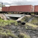 20.05.2016 Staw Kunowski. Pociąg towarowy zderzył się z samochodem ciężarowym. Ranne zostały dwie osoby z ciężarówki. / Jarosław Kubalski / Radio Kielce