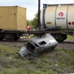 20.05.2016 Staw Kunowski. Pociąg towarowy zderzył się z samochodem ciężarowym. Ranne zostały dwie osoby z ciężarówki. / Jarosław Kubalski / Radio Kielce