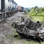 20.05.2016 Staw Kunowski. Pociąg towarowy zderzył się z samochodem ciężarowym. Ranne zostały dwie osoby z ciężarówki. / Jarosław Kubalski / Radio Kielce