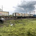 20.05.2016 Staw Kunowski. Pociąg towarowy zderzył się z samochodem ciężarowym. Ranne zostały dwie osoby z ciężarówki. / Jarosław Kubalski / Radio Kielce