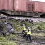 20.05.2016 Staw Kunowski. Pociąg towarowy zderzył się z samochodem ciężarowym. Ranne zostały dwie osoby z ciężarówki. / Jarosław Kubalski / Radio Kielce