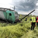 20.05.2016 Staw Kunowski. Pociąg towarowy zderzył się z samochodem ciężarowym. Ranne zostały dwie osoby z ciężarówki. / Jarosław Kubalski / Radio Kielce