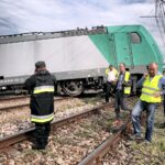 20.05.2016 Staw Kunowski. Pociąg towarowy zderzył się z samochodem ciężarowym. Ranne zostały dwie osoby z ciężarówki. / Jarosław Kubalski / Radio Kielce