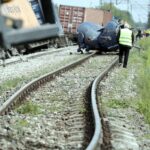 20.05.2016 Staw Kunowski. Pociąg towarowy zderzył się z samochodem ciężarowym. Ranne zostały dwie osoby z ciężarówki. / Jarosław Kubalski / Radio Kielce