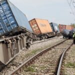 20.05.2016 Staw Kunowski. Pociąg towarowy zderzył się z samochodem ciężarowym. Ranne zostały dwie osoby z ciężarówki. / Jarosław Kubalski / Radio Kielce