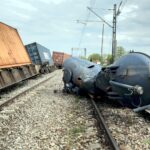 20.05.2016 Staw Kunowski. Pociąg towarowy zderzył się z samochodem ciężarowym. Ranne zostały dwie osoby z ciężarówki. / Jarosław Kubalski / Radio Kielce