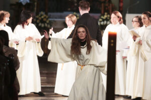 21.05.2016 Święty Krzyż. Międzynarodowy festiwal Anima Mundi. Misterium "Ordo Virtutum" Hildegardy z Bingen w wykonaniu zespołu Flores Rosarum. / Jarosław Kubalski / Radio Kielce