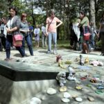 22.05.2016 Kielce. Uroczystości na cmentarzu żydowskim pod pomnikiem zastrzelonych przez Niemców 45 żydowskich dzieci. / Jarosław Kubalski / Radio Kielce