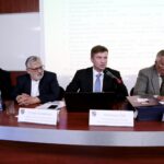 23.05.2016 Kielce. Sesja Sejmiku Województwa Świętokrzyskiego podczas której m.in wręczono stypendia dla  młodych sportowców. / Jarosław Kubalski / Radio Kielce